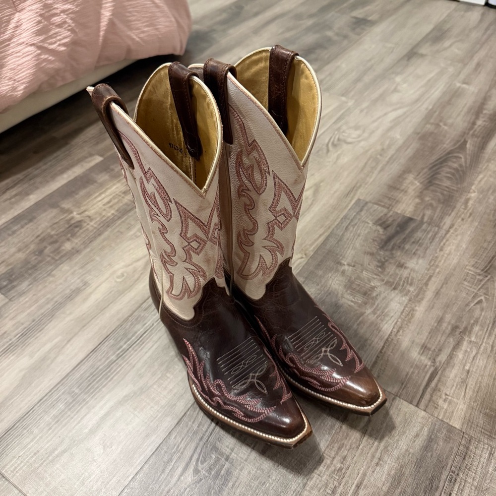 Shyanne Leather Boots in Brown and Cream
